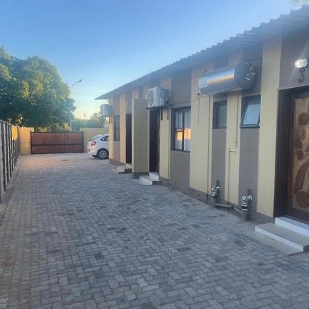 Sabrina Guesthouse 추메브 외부 사진