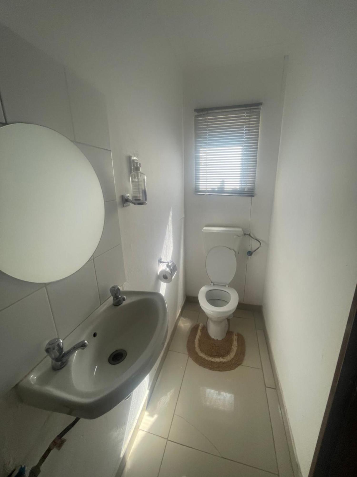 Sabrina Guesthouse 추메브 외부 사진