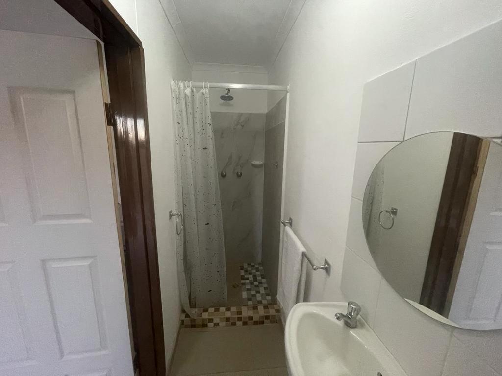 Sabrina Guesthouse 추메브 외부 사진