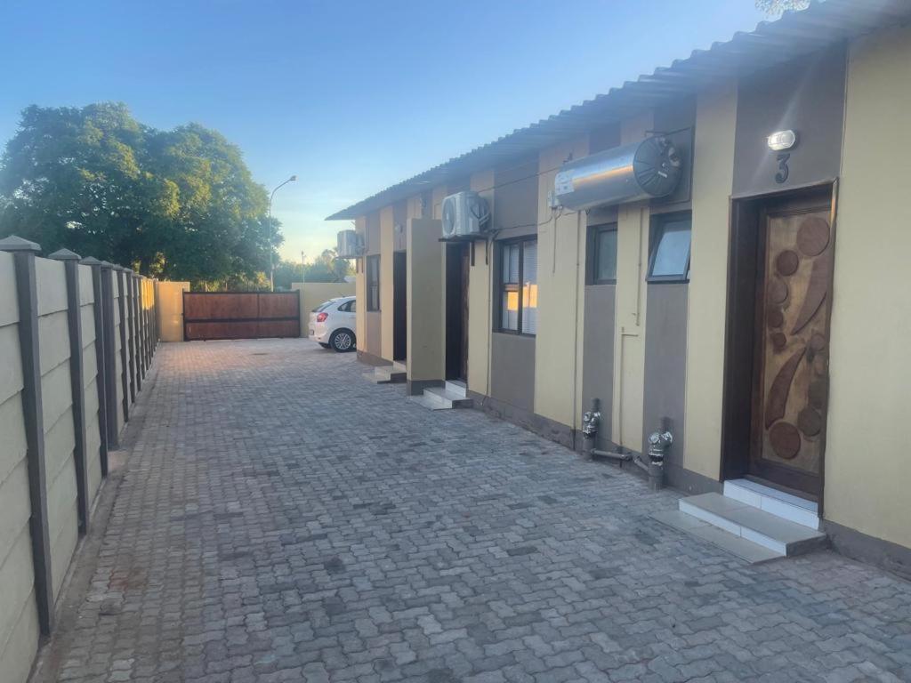 Sabrina Guesthouse 추메브 외부 사진
